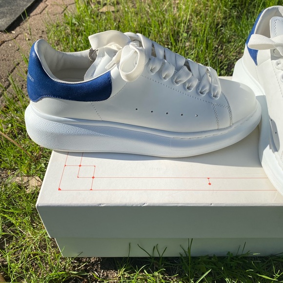 Alexander McQueen Paris in Blue - Picture 6 of 12